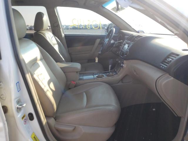 5TDZK3EH7DS090655 - 2013 TOYOTA HIGHLANDER BASE أبيض صورة 5