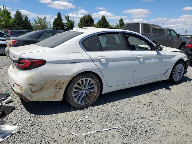 WBA13BJ06MCF66335 - 2021 BMW 530 XI WHITE photo 3