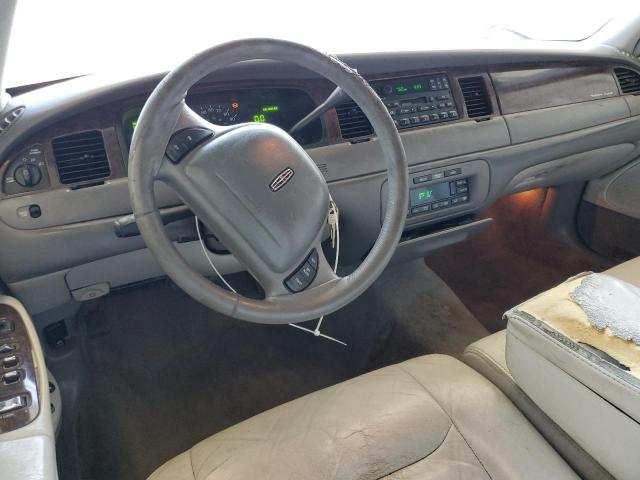 1LNHM81W2XY658371 - 1999 LINCOLN TOWN CAR EXECUTIVE Weiß Foto 8