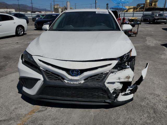 4T1G31AK1PU615540 - 2023 TOYOTA CAMRY SE NIGHT SHADE WHITE photo 5
