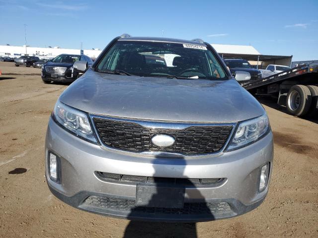 5XYKTCA63FG558285 - 2015 KIA SORENTO LX SILVER photo 5