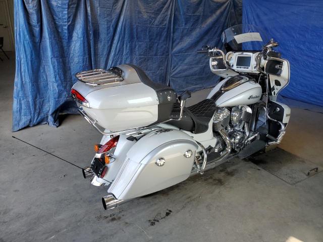 56KTRAAA7J3368444 - 2018 INDIAN MOTORCYCLE CO. ROADMASTER WHITE photo 4