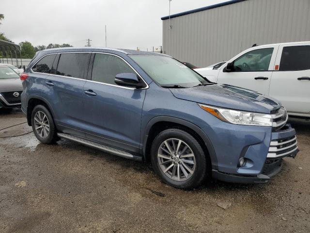 5TDJZRFH9KS955343 - 2019 TOYOTA HIGHLANDER SE BLUE photo 4