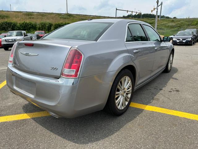 2C3CCARG7DH685582 - 2013 CHRYSLER 300 SILVER photo 4