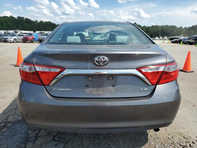 4T1BF1FK9HU303543 - 2017 TOYOTA CAMRY LE GRAY photo 6