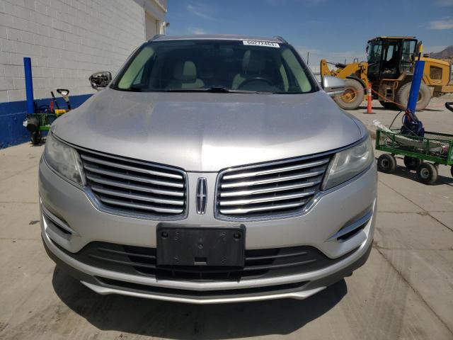 5LMCJ2D95HUL28106 - 2017 LINCOLN MKC SELECT فضي صورة 5