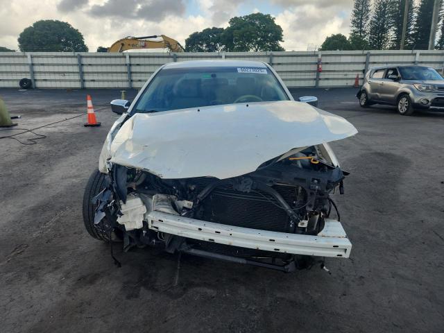 3LNHL2GC2CR834888 - 2012 LINCOLN MKZ WHITE photo 5