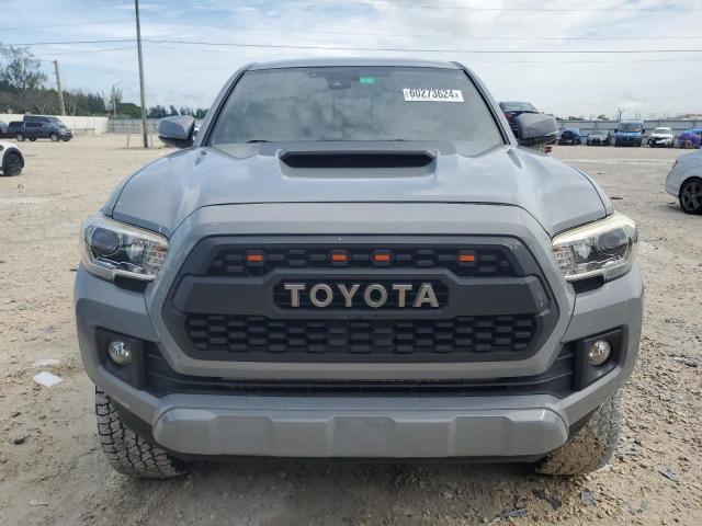 3TMAZ5CN9JM060856 - 2018 TOYOTA TACOMA DOUBLE CAB GRAY photo 5