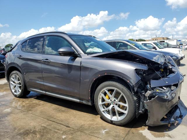 ZASPAKBN1K7C45021 - 2019 ALFA ROMEO STELVIO TI CHARCOAL photo 4