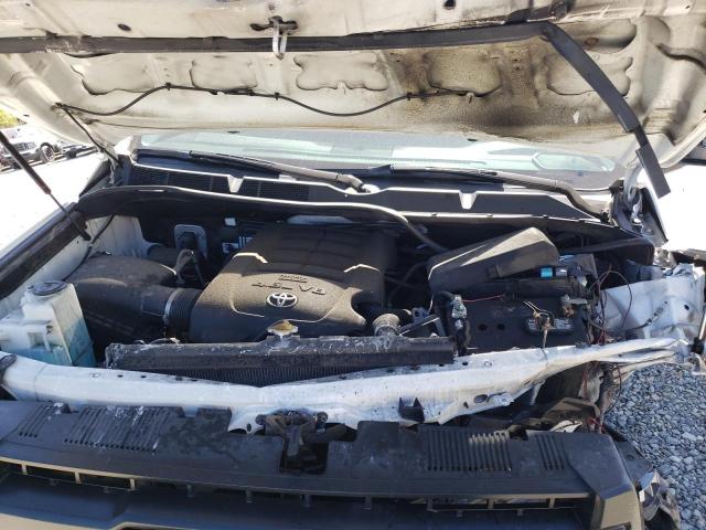 5TFUM5F15HX070809 - 2017 TOYOTA TUNDRA DOUBLE CAB SR/SR5 WHITE photo 11