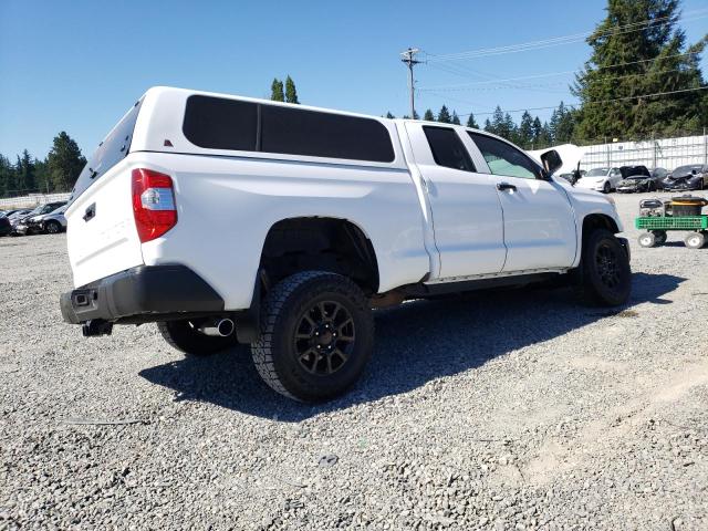 5TFUM5F15HX070809 - 2017 TOYOTA TUNDRA DOUBLE CAB SR/SR5 WHITE photo 3