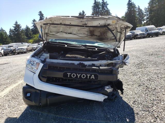5TFUM5F15HX070809 - 2017 TOYOTA TUNDRA DOUBLE CAB SR/SR5 WHITE photo 5