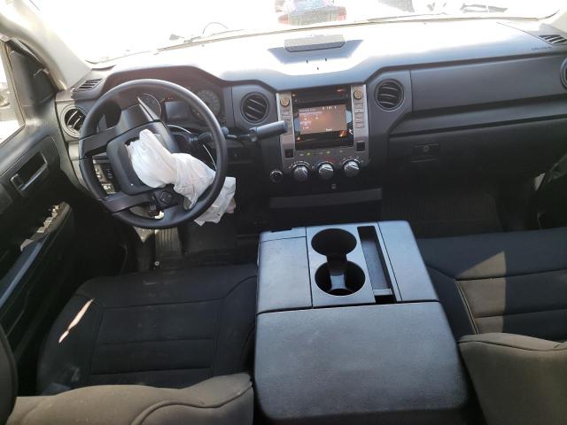 5TFUM5F15HX070809 - 2017 TOYOTA TUNDRA DOUBLE CAB SR/SR5 WHITE photo 8