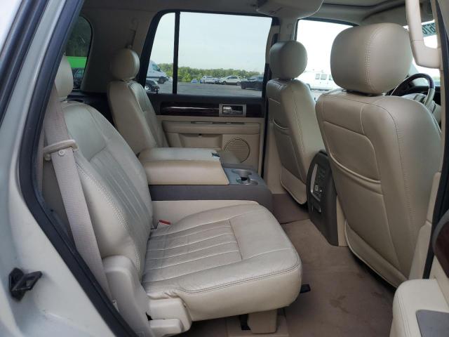 5LMFU27R74LJ42552 - 2004 LINCOLN NAVIGATOR WHITE photo 11
