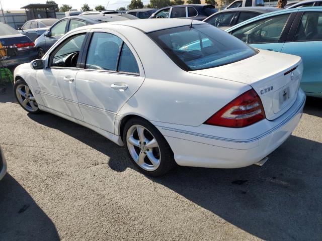 WDBRF52H96A912746 - 2006 MERCEDES-BENZ CLS-CLASS 230 WHITE photo 2