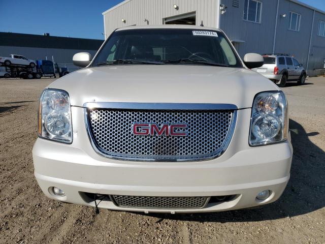 1GKS2EEF2CR136017 - 2012 GMC YUKON DENALI WHITE photo 5