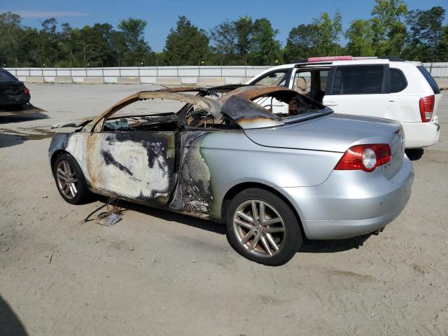 WVWFA71F68V002224 - 2008 VOLKSWAGEN EOS LUX 银色 照片 2