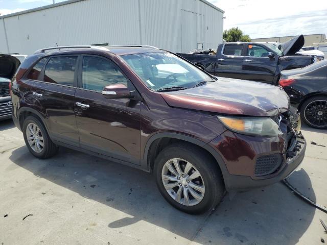 5XYKT4A22BG176097 - 2011 KIA SORENTO BASE BURGUNDY photo 4