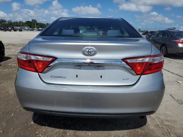 4T1BF1FK1HU306811 - 2017 TOYOTA CAMRY LE SILVER photo 6