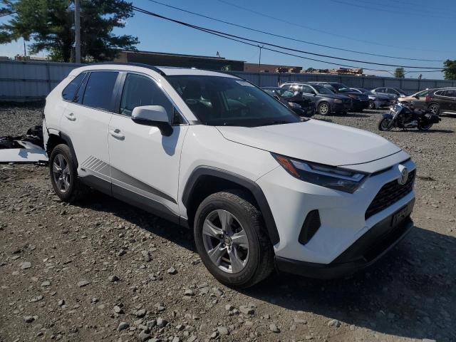 JTMRWRFV6PD167981 - 2023 TOYOTA RAV4 XLE WHITE photo 4