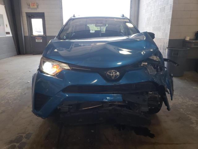 JTMBFREV8JJ729469 - 2018 TOYOTA RAV4 LE BLUE photo 5