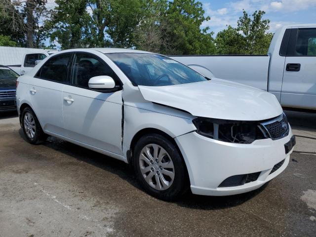 KNAFU4A28D5681424 - 2013 KIA FORTE EX WHITE photo 4