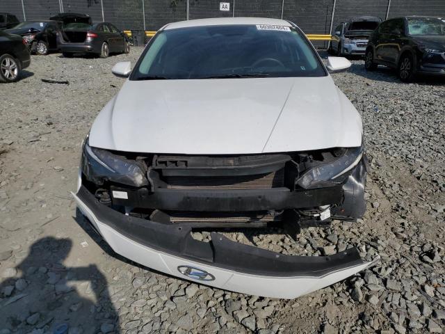 5NPLL4AG6MH015795 - 2021 HYUNDAI ELANTRA SE WHITE photo 5