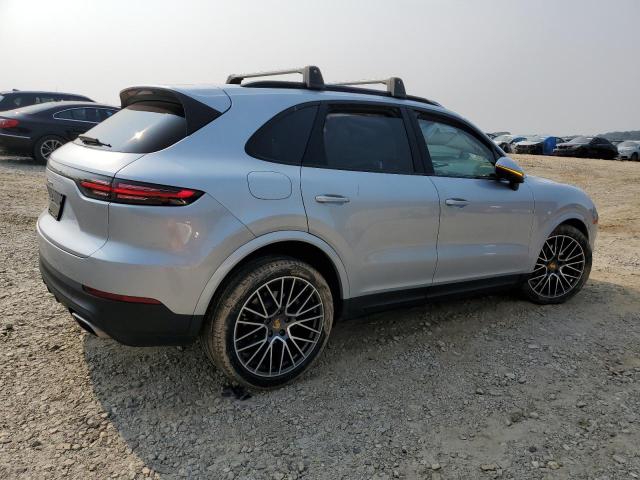 WP1AA2AY7KDA09886 - 2019 PORSCHE CAYENNE SILVER photo 3