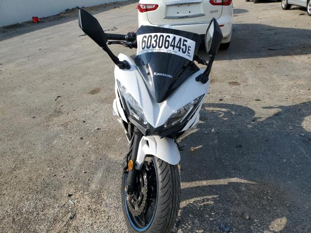 JKAEXEJ17HDA01492 - 2017 KAWASAKI EX650 J თეთრი ფოტო 2