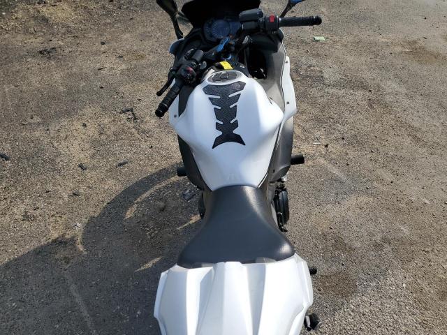 JKAEXEJ17HDA01492 - 2017 KAWASAKI EX650 J თეთრი ფოტო 6