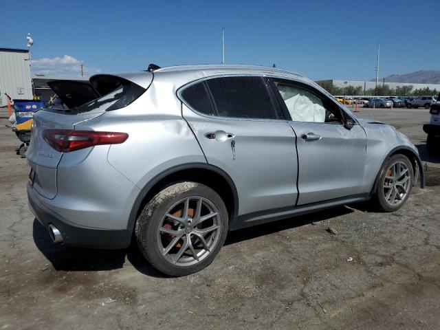 ZASFAKBNXJ7B96766 - 2018 ALFA ROMEO STELVIO TI SILVER photo 3