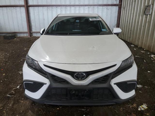4T1T11AK4PU830737 - 2023 TOYOTA CAMRY SE NIGHT SHADE WHITE photo 5