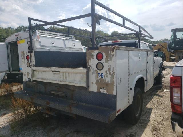 1GBJC33DX6F163423 - 2006 CHEVROLET SILVERADO C3500 WHITE photo 3