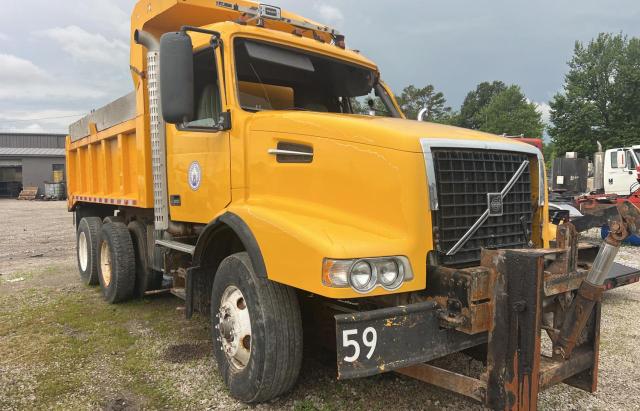 2003 VOLVO VHD, null