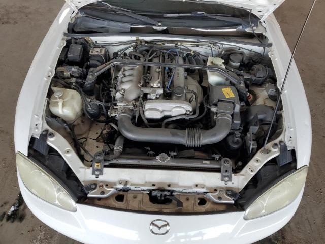JM1NB353140400093 - 2004 MAZDA MX-5 MIATA BASE WHITE photo 11
