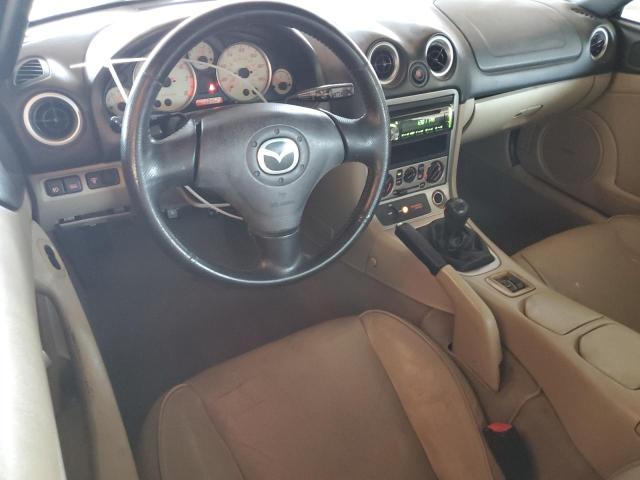 JM1NB353140400093 - 2004 MAZDA MX-5 MIATA BASE WHITE photo 8