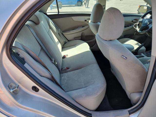 5YFBU4EE4DP147104 - 2013 TOYOTA COROLLA BASE Srebrny zdjęcie 10