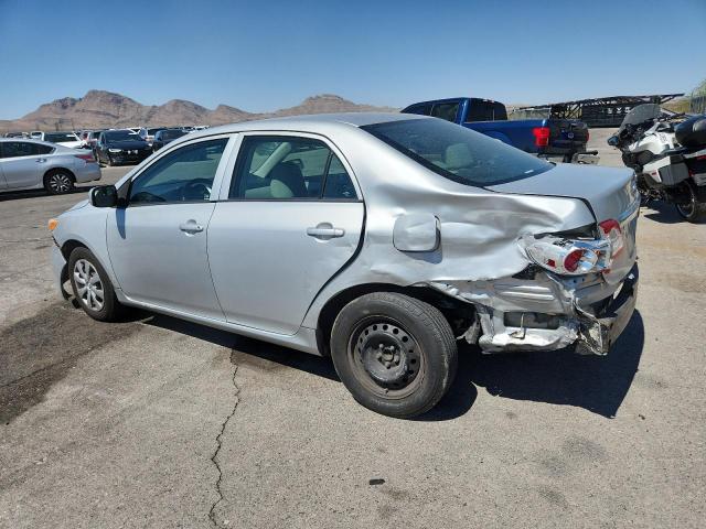 5YFBU4EE4DP147104 - 2013 TOYOTA COROLLA BASE Srebrny zdjęcie 2