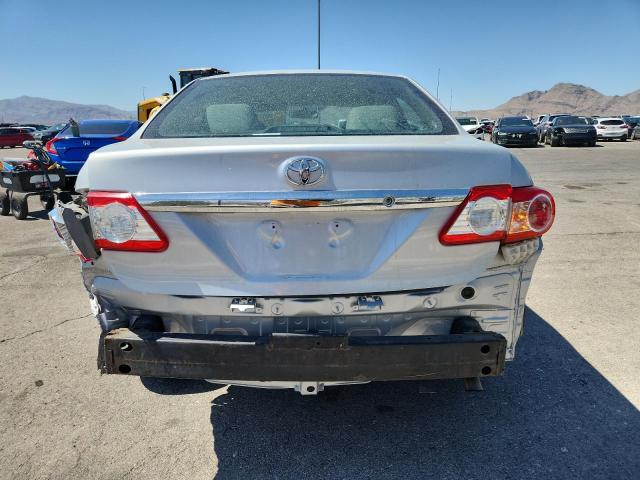 5YFBU4EE4DP147104 - 2013 TOYOTA COROLLA BASE Srebrny zdjęcie 6