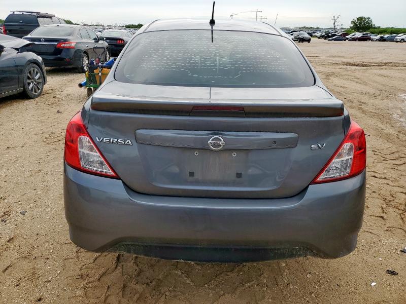 3N1CN7AP5JL819824 - 2018 NISSAN VERSA S Grafit foto 6