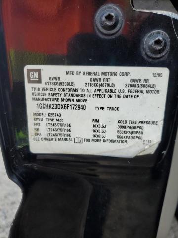 1GCHK23DX6F172940 - 2006 CHEVROLET SILVERADO K2500 HEAVY DUTY BLACK photo 12