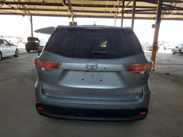 5TDKKRFH8FS117139 - 2015 TOYOTA HIGHLANDER XLE Gümüş foto 6