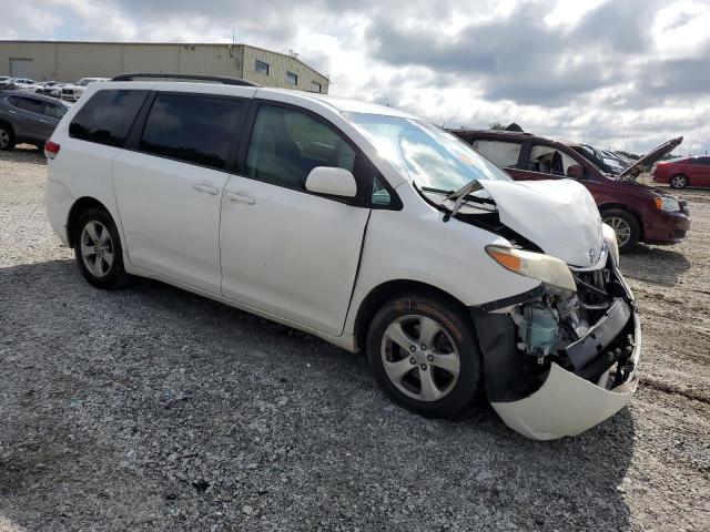 5TDKK3DC7CS189479 - 2012 TOYOTA SIENNA LE WHITE photo 4