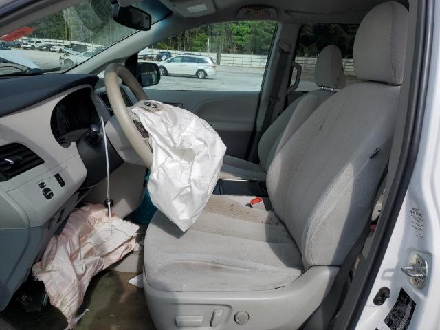 5TDKK3DC7CS189479 - 2012 TOYOTA SIENNA LE WHITE photo 7