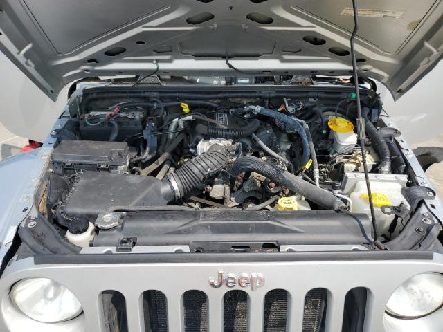 1J4BA5H16BL593875 - 2011 JEEP WRANGLER U SAHARA Silber Foto 12