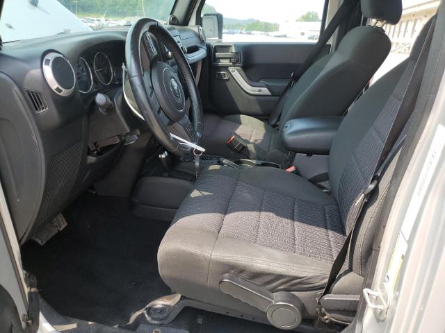 1J4BA5H16BL593875 - 2011 JEEP WRANGLER U SAHARA Silber Foto 7