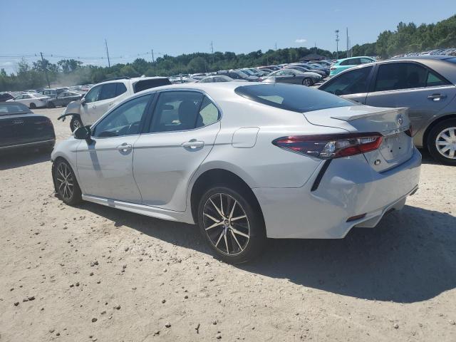 4T1G11BK1NU051468 - 2022 TOYOTA CAMRY SE WHITE photo 2