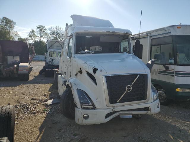 4V4WC9EH6KN207376 - 2019 VOLVO VNR WHITE photo 1