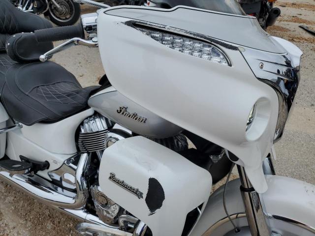 56KTRAAA4K3370332 - 2019 INDIAN MOTORCYCLE CO. ROADMASTER WHITE photo 10