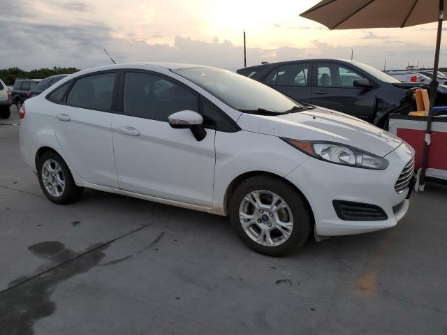 3FADP4BJ7FM224310 - 2015 FORD FIESTA SE WHITE photo 4